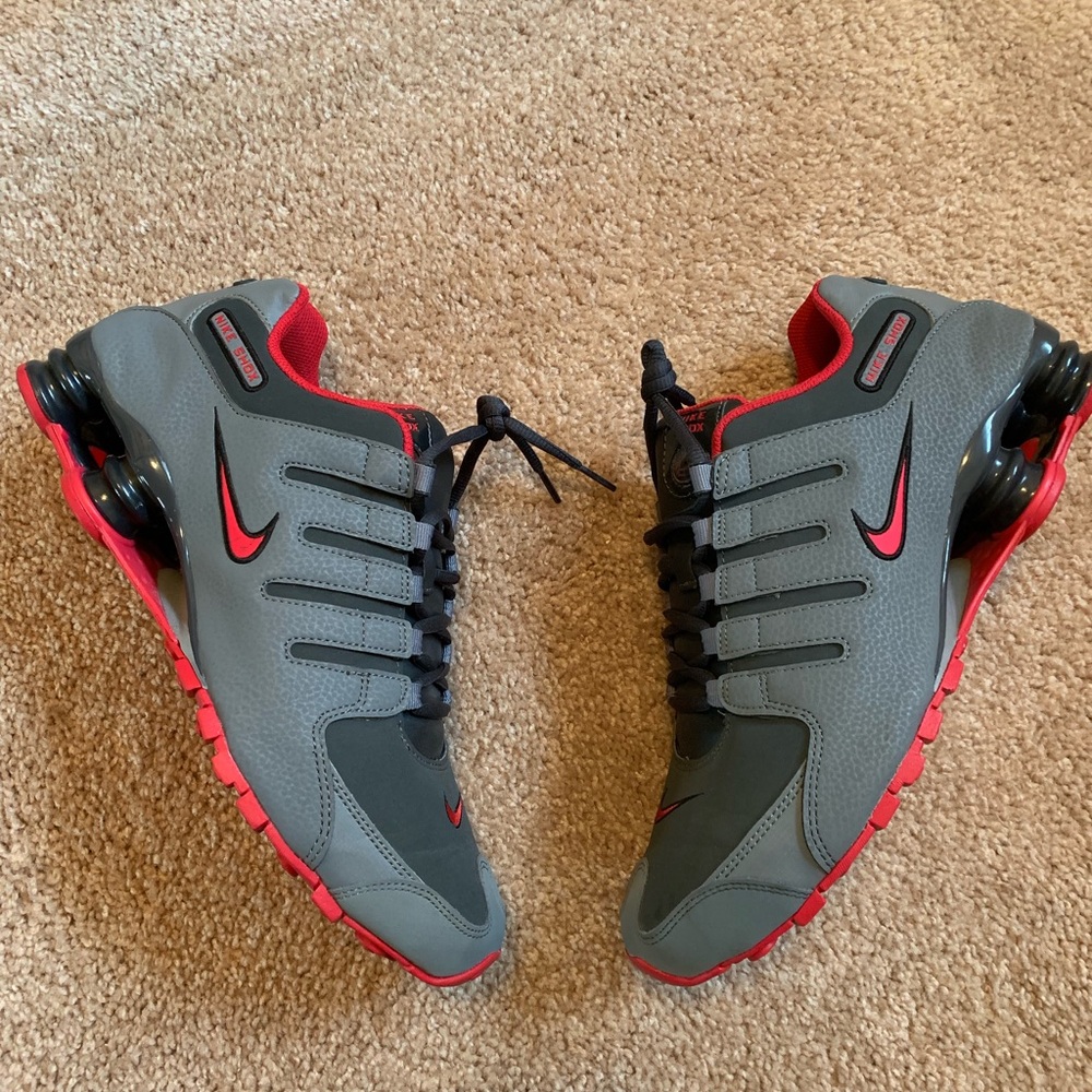 Nike Shox NZ Grey/Red/Black Sz 10